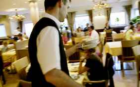 Am Abend erwartet alle Gäste ein 4-gängiges Abendmenü - Foto: Bernhard Huber